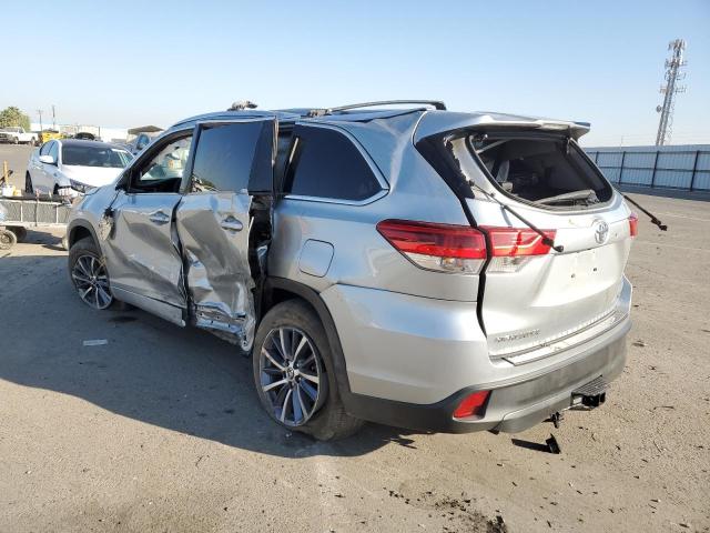 Photo 3 from auction – 2018 TOYOTA HIGHLANDER with VIN 5TDKZRFH7JS548205