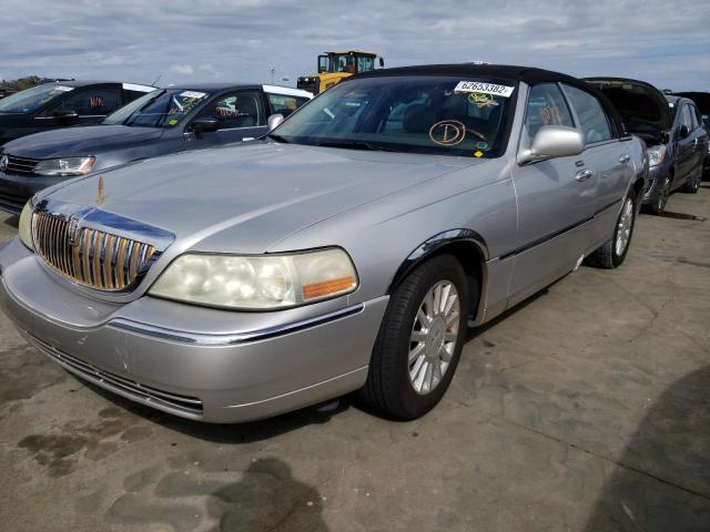 Photo 2 from auction – 2004 LINCOLN TOWN CAR U with VIN 1LNHM83W84Y685616