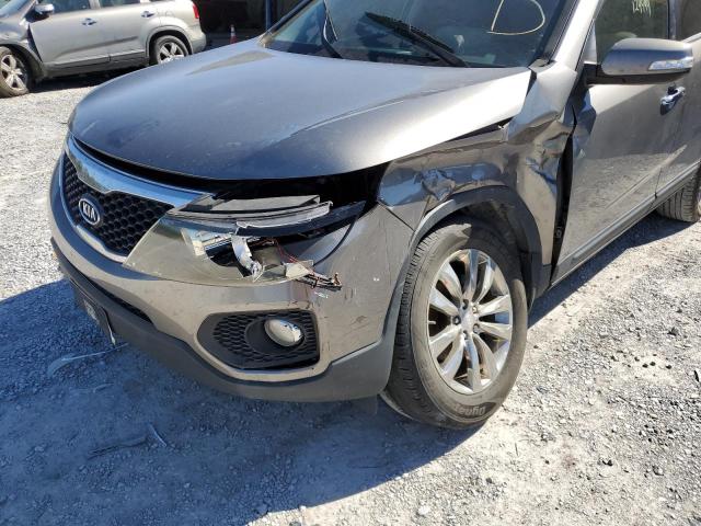Photo 9 from auction – 2011 KIA SORENTO EX with VIN 5XYKU3A11BG038324