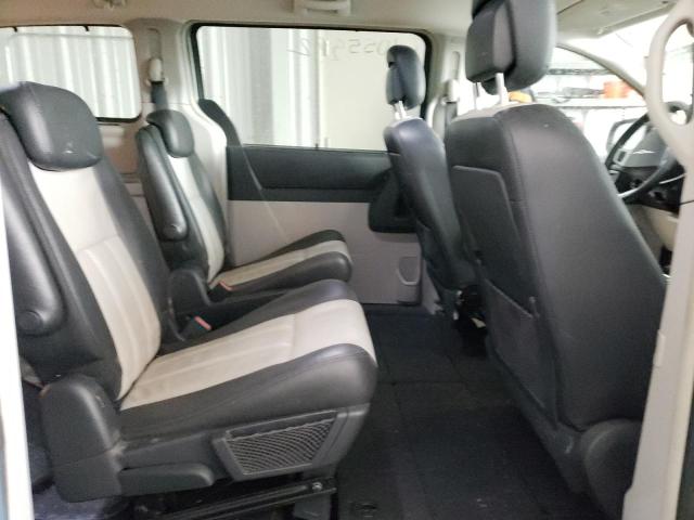 Photo 6 from auction – 2010 CHRYSLER TOWN & COU with VIN 2A4RR8DX2AR398381