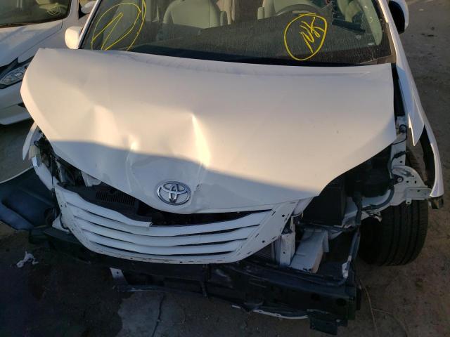 Photo 7 from auction – 2015 TOYOTA SIENNA LE with VIN 5TDKK3DC3FS633901