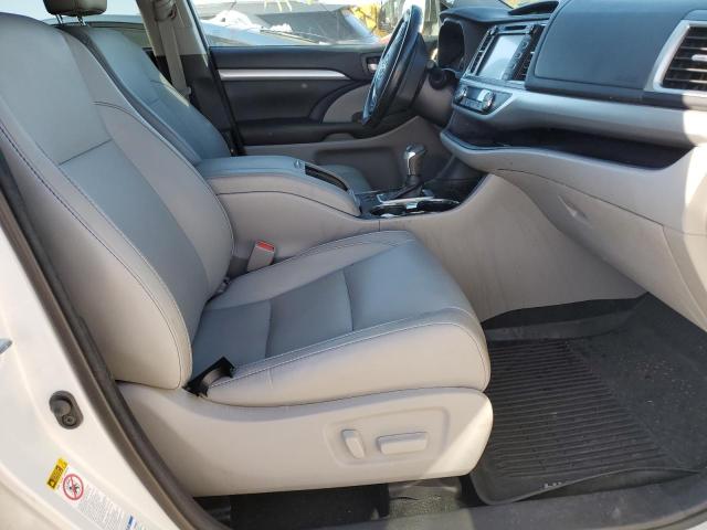 Photo 5 from auction – 2017 TOYOTA HIGHLANDER with VIN 5TDJZRFHXHS511820