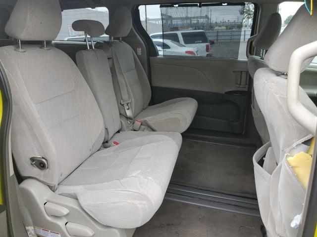 Photo 6 from auction – 2017 TOYOTA SIENNA LE with VIN 5TDKZ3DC7HS853136