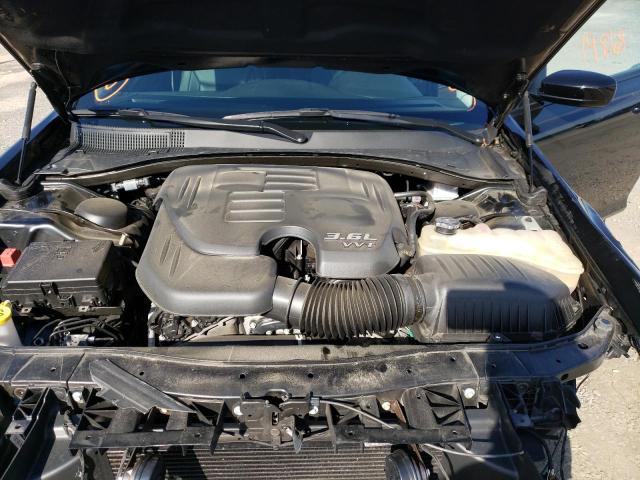 Photo 7 from auction – 2017 CHRYSLER 300 LIMITE with VIN 2C3CCAAGXHH647510