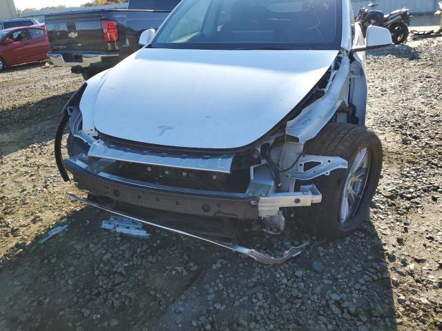 Photo 9 from auction – 2022 TESLA MODEL Y with VIN 7SAYGDEE2NF315372