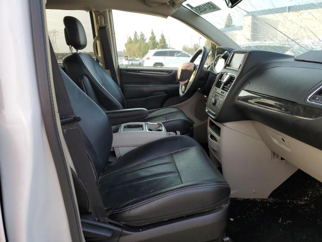 Photo 5 from auction – 2015 CHRYSLER TOWN & COU with VIN 2C4RC1BG2FR583023