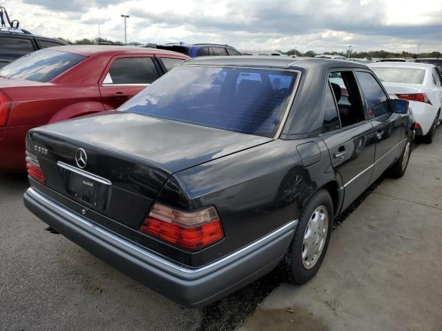 Photo 4 from auction – 1995 MERCEDES-BENZ E 320 BASE with VIN WDBEA32EXSC199989