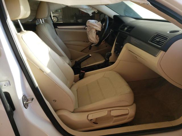 Photo 5 from auction – 2015 VOLKSWAGEN PASSAT S with VIN 1VWAT7A35FC115873
