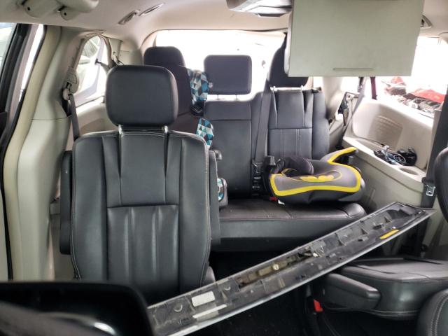 Photo 6 from auction – 2016 CHRYSLER TOWN & COU with VIN 2C4RC1BG8GR127884