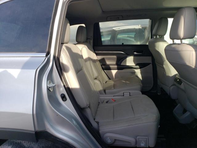 Photo 6 from auction – 2017 TOYOTA HIGHLANDER with VIN 5TDDZRFH3HS450954