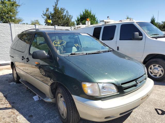 TOYOTA SIENNA LE 2000 with VIN 4T3ZF13C7YU218168 - Photo from auction