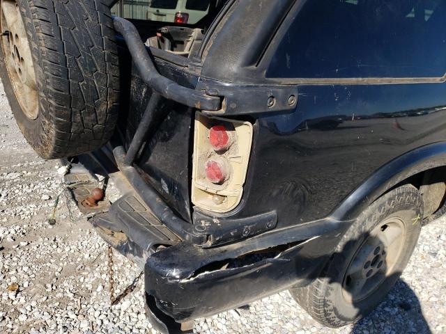 Photo 10 from auction – 2001 CHEVROLET BLAZER with VIN 1GNCT18W31K232575