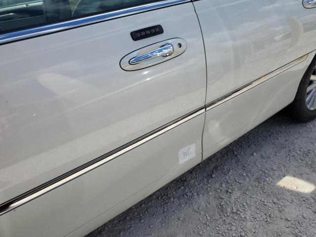 Photo 9 from auction – 2004 LINCOLN TOWN CAR E with VIN 1LNHM81W74Y660709