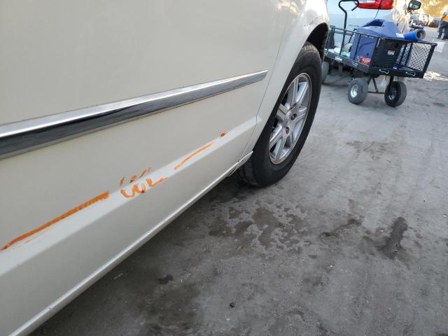 Photo 9 from auction – 2010 CHRYSLER TOWN & COU with VIN 2A4RR5D17AR492265