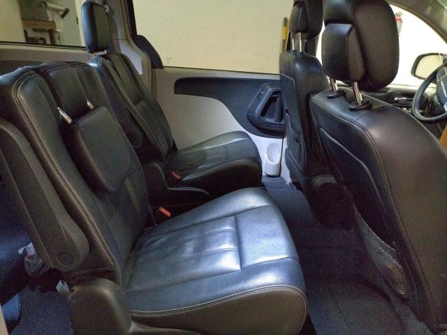 Photo 6 from auction – 2015 CHRYSLER TOWN & COU with VIN 2C4RC1BG5FR594937