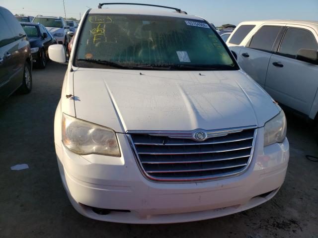 Photo 9 from auction – 2010 CHRYSLER TOWN & COU with VIN 2A4RR5D16AR202159