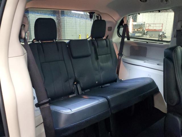 Photo 9 from auction – 2016 CHRYSLER TOWN & COU with VIN 2C4RC1BG4GR256740