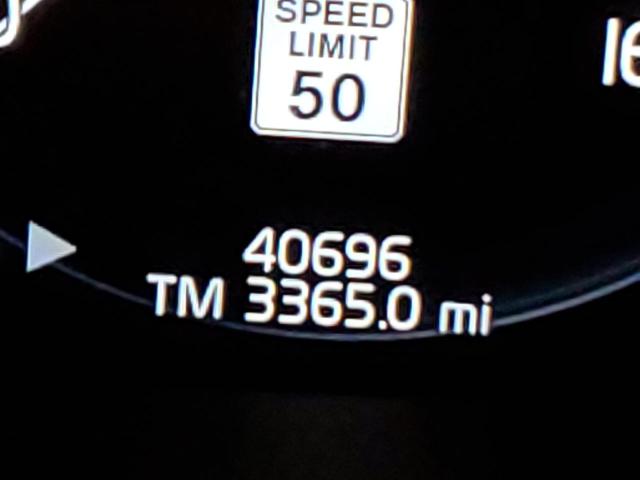 Photo 8 from auction – 2018 VOLVO XC60 T5 IN with VIN LYV102RL7JB101876