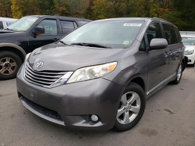 Photo 2 from auction – 2017 TOYOTA SEINNA with VIN 5TDKZ3DC5HS875281