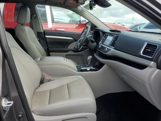 Photo 5 from auction – 2019 TOYOTA HIGHLANDER with VIN 5TDJZRFH4KS570160