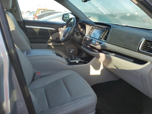 Photo 5 from auction – 2016 TOYOTA HIGHLANDER with VIN 5TDJKRFHXGS256749
