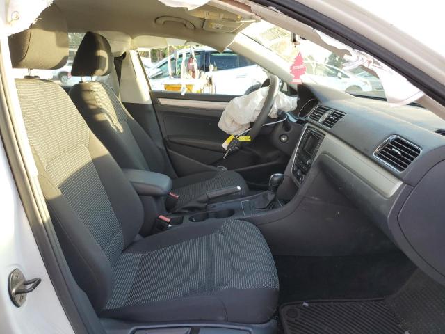 Photo 5 from auction – 2016 VOLKSWAGEN PASSAT S with VIN 1VWAS7A32GC050632