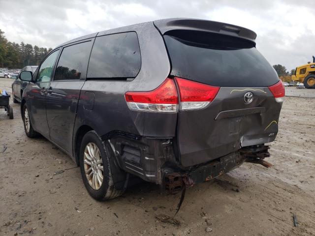 Photo 3 from auction – 2013 TOYOTA SIENNA XLE with VIN 5TDYK3DC8DS337862