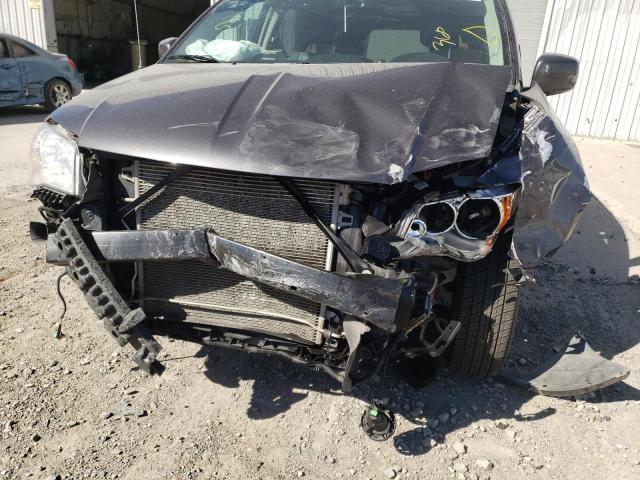 Photo 9 from auction – 2015 CHRYSLER TOWN & COU with VIN 2C4RC1BG1FR562468
