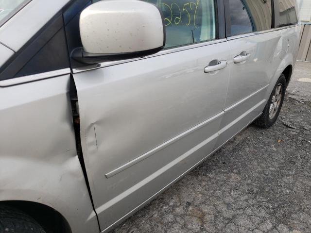 Photo 9 from auction – 2008 CHRYSLER TOWN & COU with VIN 2A8HR54PX8R610284