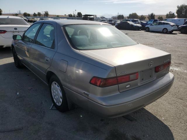 Photo 3 from auction – 1998 TOYOTA CAMRY with VIN 4T1BG22K3WU323633