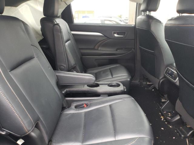 Photo 6 from auction – 2018 TOYOTA HIGHLANDER with VIN 5TDJZRFH9JS537251