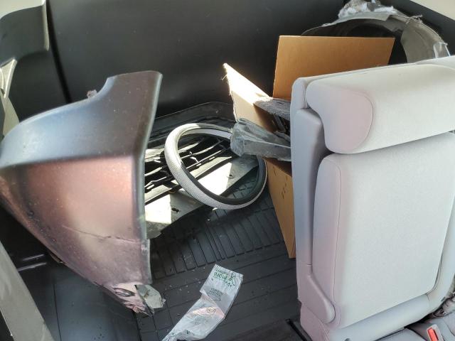 Photo 13 from auction – 2016 HONDA CR-V LX with VIN 2HKRM3H37GH570103