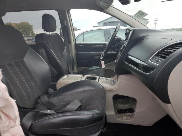 Photo 5 from auction – 2015 CHRYSLER TOWN & COU with VIN 2C4RC1JG7FR676380