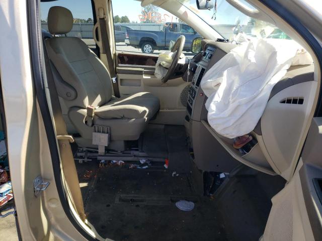 Photo 5 from auction – 2010 CHRYSLER TOWN & COU with VIN 2A4RR5D11AR244013
