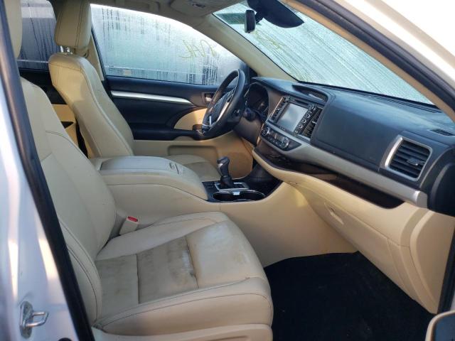 Photo 5 from auction – 2019 TOYOTA HIGHLANDER with VIN 5TDKZRFH2KS301966