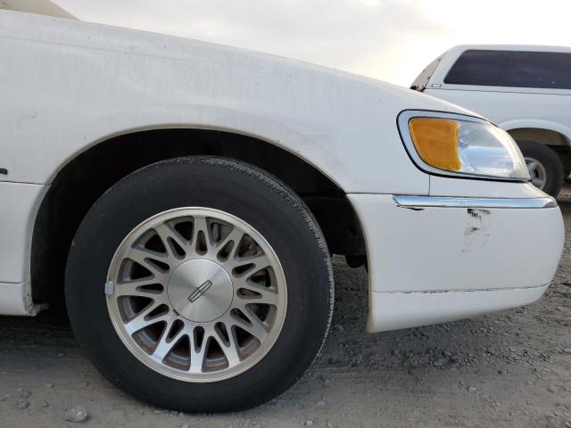 Photo 9 from auction – 2002 LINCOLN TOWN CAR with VIN 1LNHM82W42Y625640