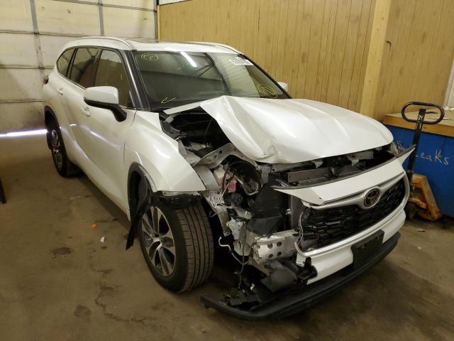 TOYOTA HIGHLANDER 2022 with VIN 5TDHZRBHXNS163047 - Photo from auction