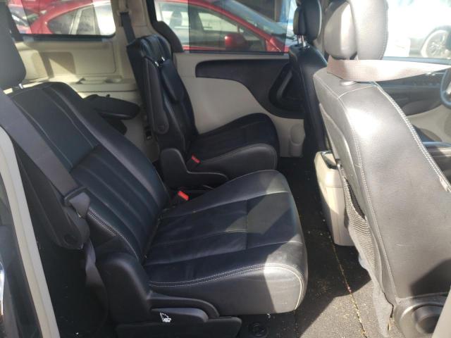 Photo 6 from auction – 2016 CHRYSLER TOWN & COU with VIN 2C4RC1BG9GR305477