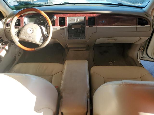 Photo 9 from auction – 2004 LINCOLN TOWN CAR U with VIN 1LNHM83W44Y638082
