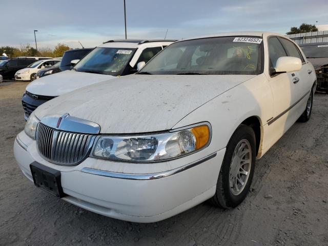 Photo 2 from auction – 2002 LINCOLN TOWN CAR with VIN 1LNHM82W42Y625640