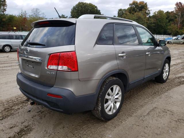 Photo 4 from auction – 2011 KIA SORENTO EX with VIN 5XYKUDA22BG055471