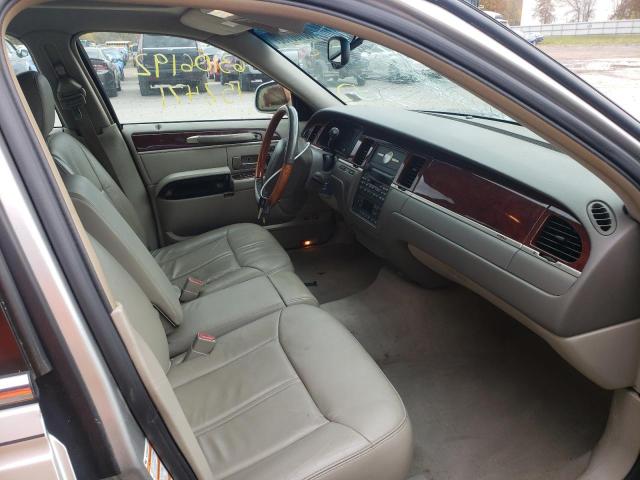 Photo 5 from auction – 2004 LINCOLN TOWN CAR U with VIN 1LNHM83W74Y625567