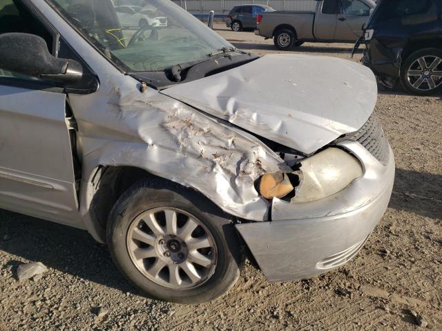 Photo 9 from auction – 2003 CHRYSLER TOWN & COU with VIN 2C4GP54L03R247427