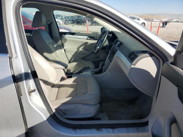 Photo 5 from auction – 2012 VOLKSWAGEN PASSAT SE with VIN 1VWBP7A38CC020549