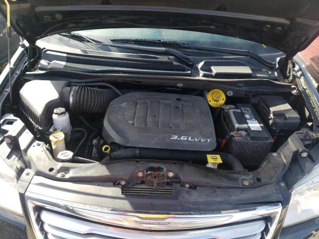 Photo 7 from auction – 2016 CHRYSLER TOWN & COU with VIN 2C4RC1BG9GR305477