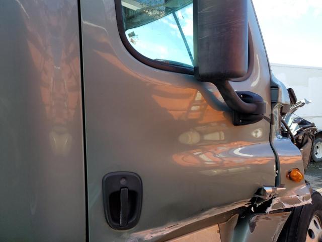 Photo 5 from auction – 2017 FREIGHTLINER CASCADIA 1 with VIN 3AKJGLDRXHSHU4001