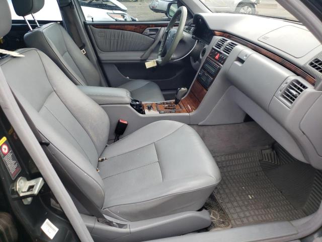 Photo 5 from auction – 2002 MERCEDES-BENZ E 320 4MAT with VIN WDBJF82J52X068312