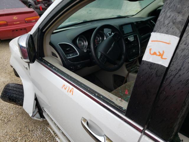 Photo 9 from auction – 2014 CHRYSLER TOWN & COU with VIN 2C4RC1CG1ER300690