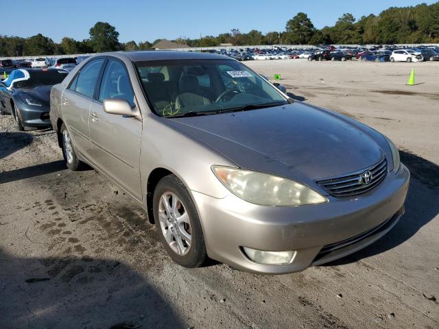 TOYOTA CAMRY LE 2005 with VIN 4T1BF32KX5U094598 - Photo from auction