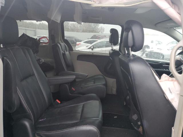 Photo 6 from auction – 2015 CHRYSLER TOWN & COU with VIN 2C4RC1BG5FR546421